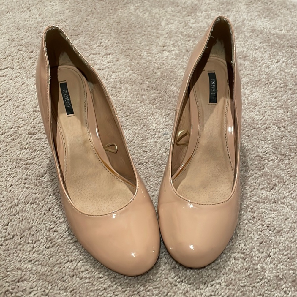 Nude round toe heels